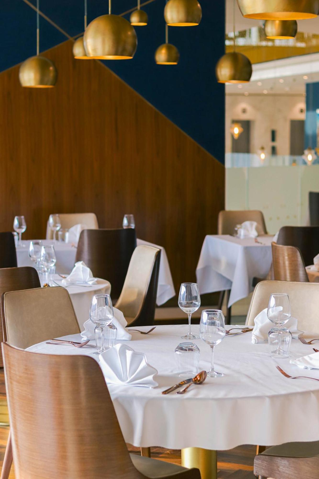 Swissotel SJJ Eksteriør bilde Restaurant interior