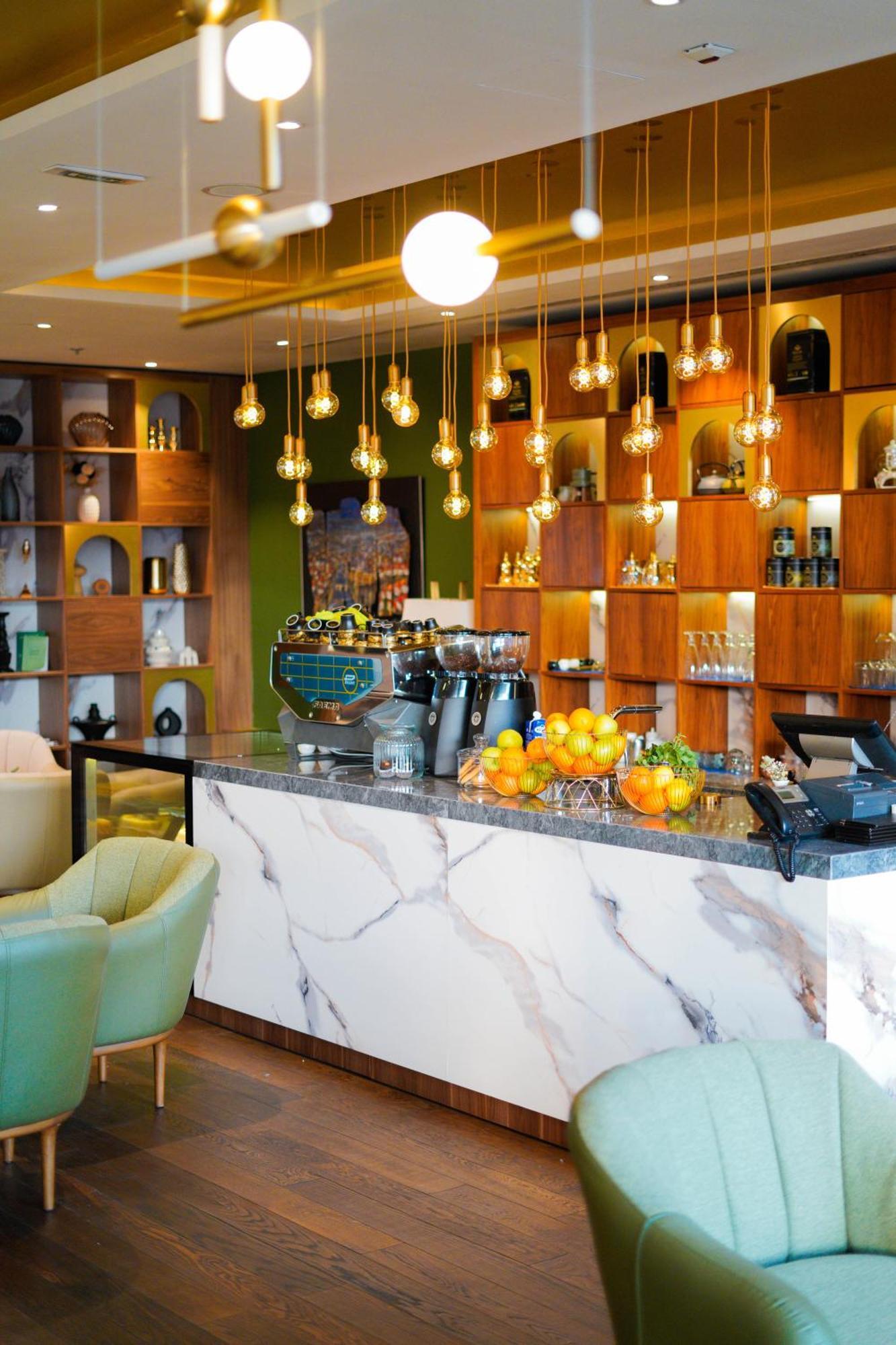Swissotel SJJ Eksteriør bilde The bar at the hotel