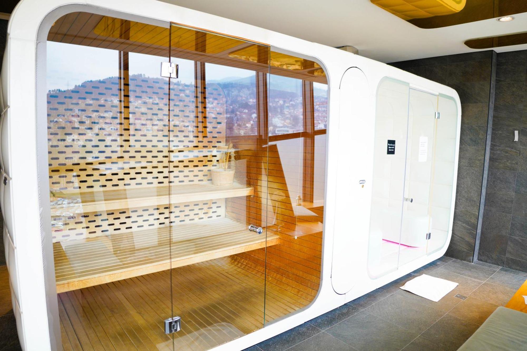Swissotel SJJ Eksteriør bilde A shower cabin