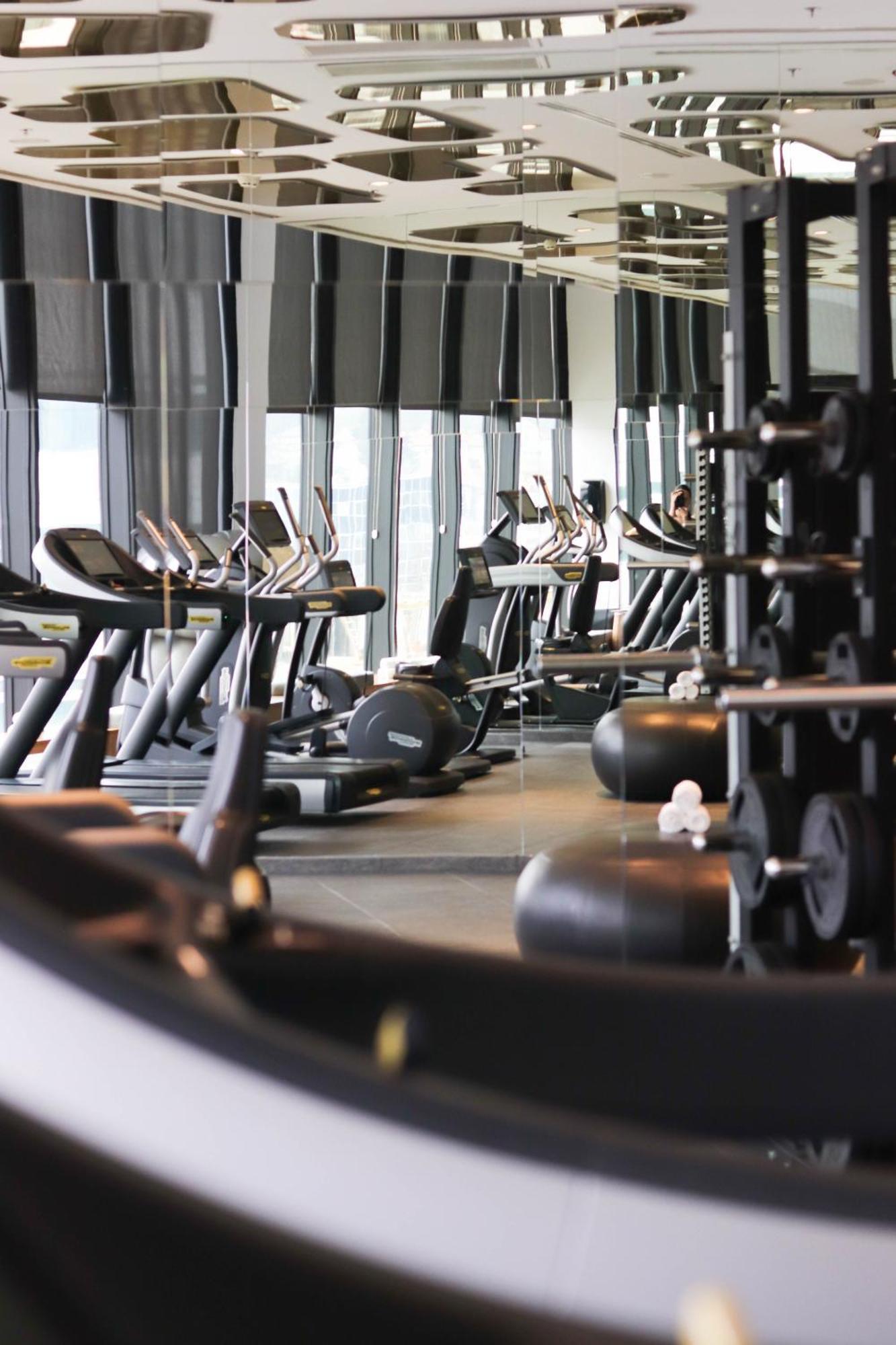 Swissotel SJJ Eksteriør bilde The gym at the 57th floor