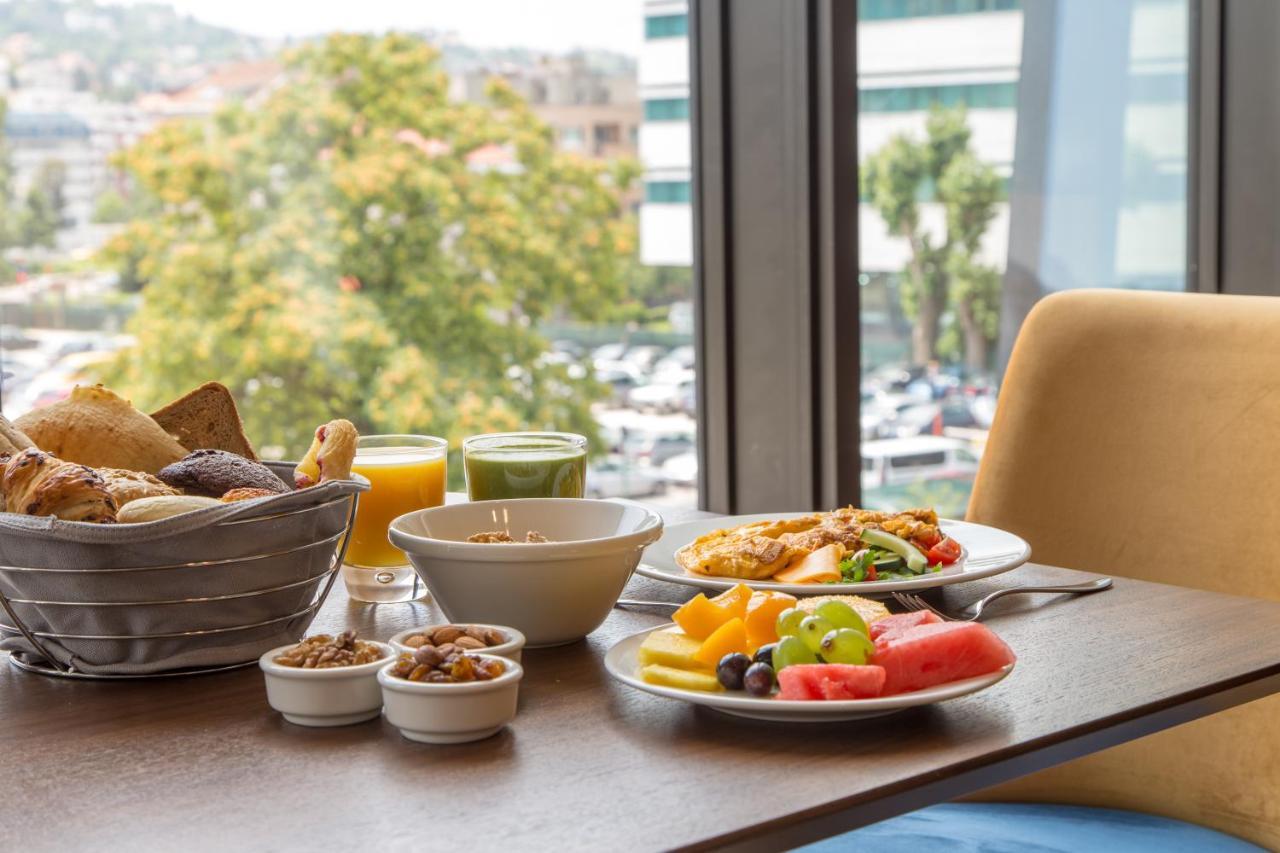 Swissotel SJJ Eksteriør bilde Breakfast at the hotel