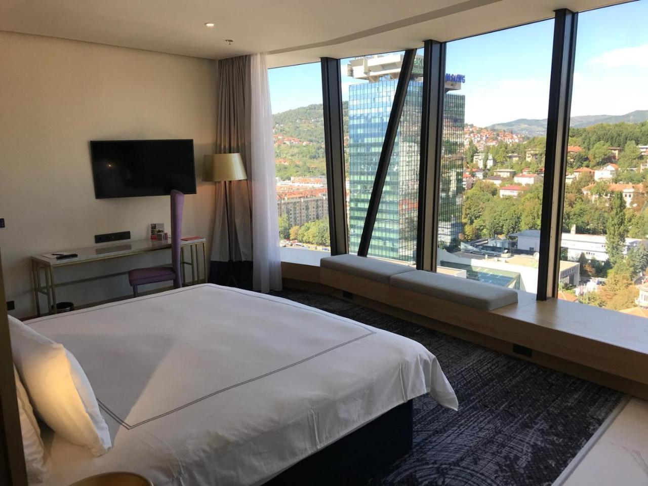 Swissotel SJJ Eksteriør bilde A bedroom at the hotel