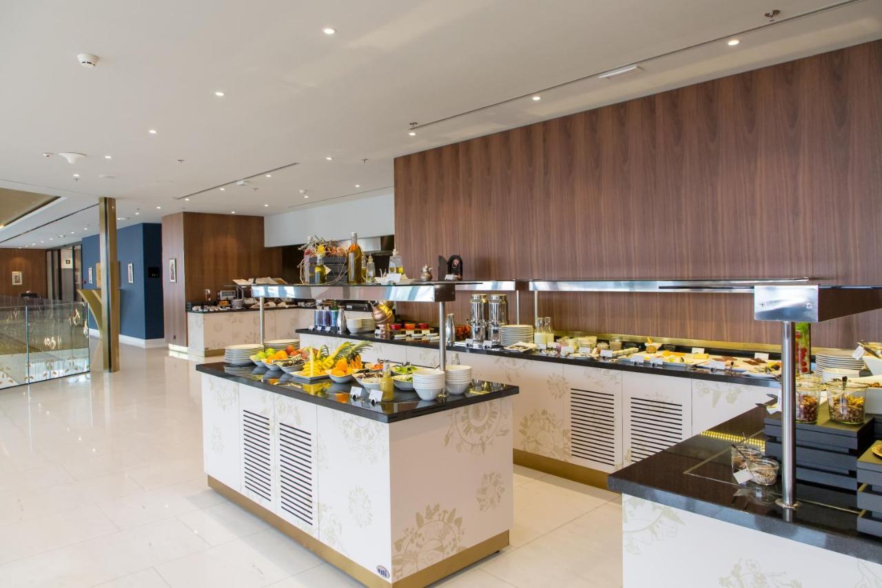 Swissotel SJJ Eksteriør bilde The buffet at the lounge