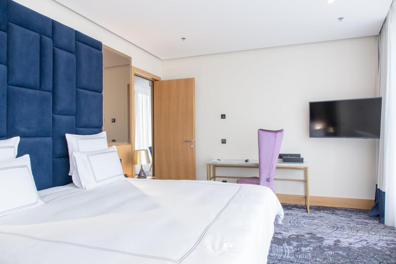 Swissotel SJJ Eksteriør bilde A bedroom at the hotel